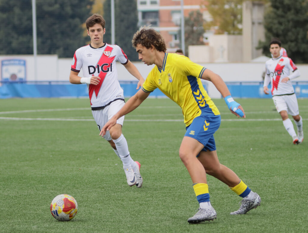 El conjunto grancanario cayó duramente derrotado este domingo contra el Rayo Vallecano B en el resultado más abultado de la temporada. Vea las fotos de Jorge Collado para udlaspalmas.NET.