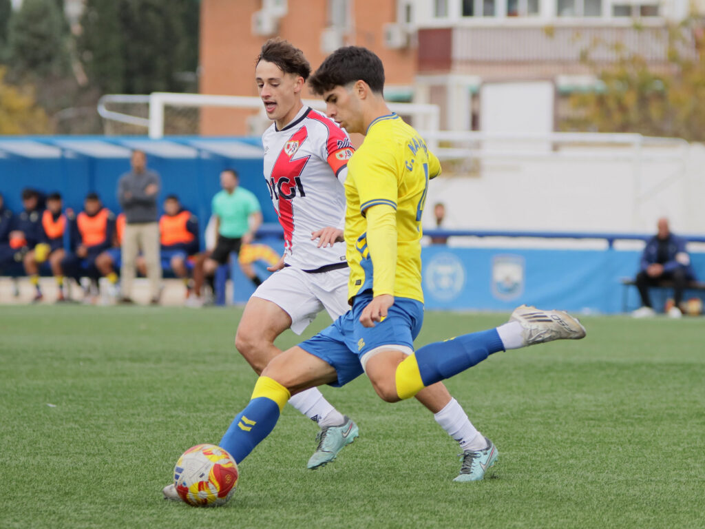 El conjunto grancanario cayó duramente derrotado este domingo contra el Rayo Vallecano B en el resultado más abultado de la temporada. Vea las fotos de Jorge Collado para udlaspalmas.NET.
