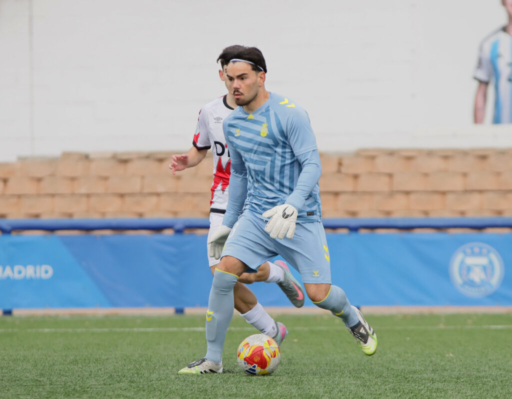 El conjunto grancanario cayó duramente derrotado este domingo contra el Rayo Vallecano B en el resultado más abultado de la temporada. Vea las fotos de Jorge Collado para udlaspalmas.NET.