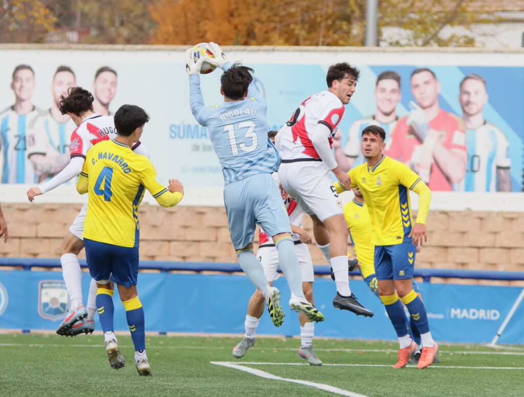 El conjunto grancanario cayó duramente derrotado este domingo contra el Rayo Vallecano B en el resultado más abultado de la temporada. Vea las fotos de Jorge Collado para udlaspalmas.NET.