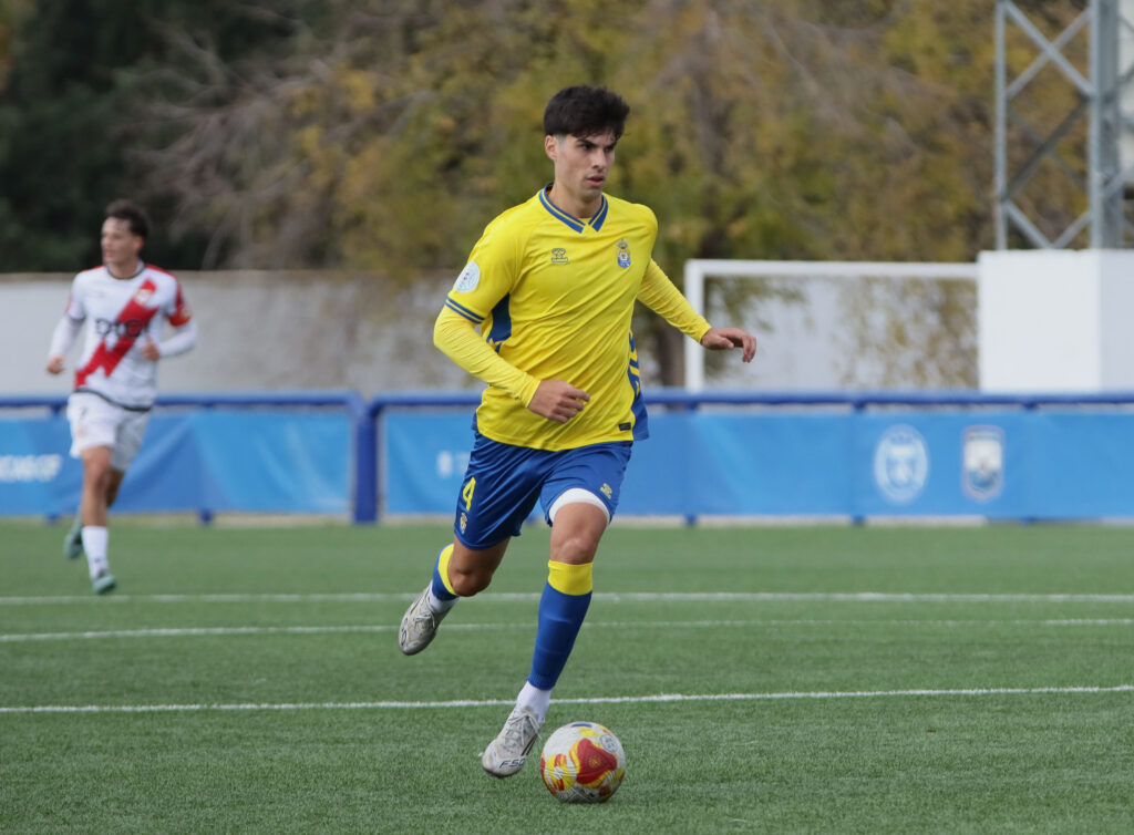 El conjunto grancanario cayó duramente derrotado este domingo contra el Rayo Vallecano B en el resultado más abultado de la temporada. Vea las fotos de Jorge Collado para udlaspalmas.NET.