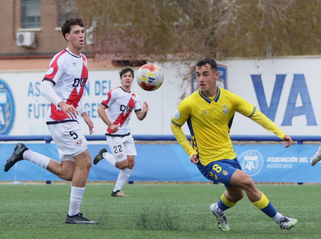 El conjunto grancanario cayó duramente derrotado este domingo contra el Rayo Vallecano B en el resultado más abultado de la temporada. Vea las fotos de Jorge Collado para udlaspalmas.NET.
