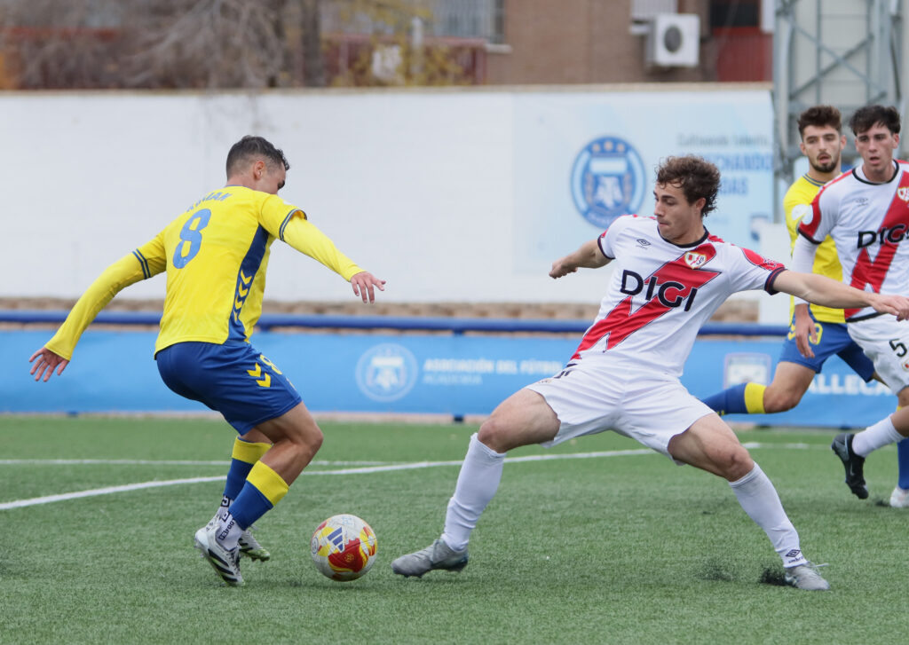 El conjunto grancanario cayó duramente derrotado este domingo contra el Rayo Vallecano B en el resultado más abultado de la temporada. Vea las fotos de Jorge Collado para udlaspalmas.NET.