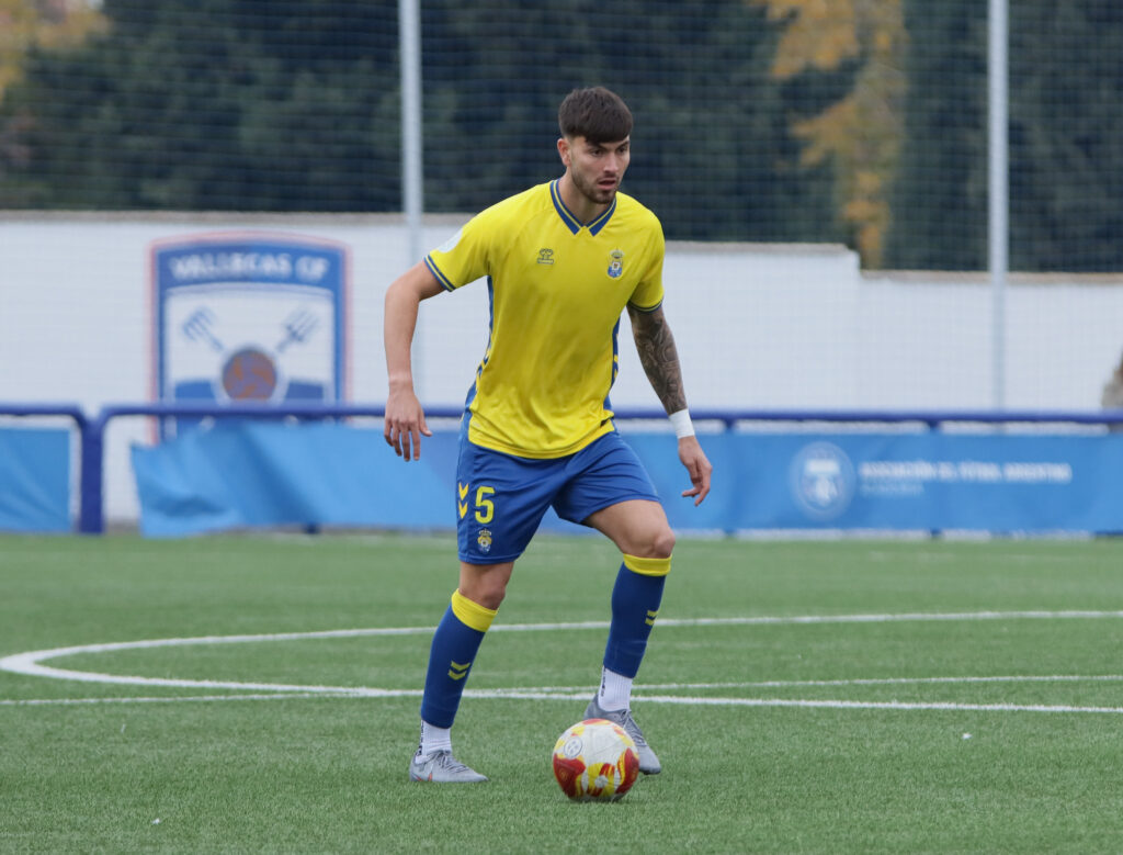 El conjunto grancanario cayó duramente derrotado este domingo contra el Rayo Vallecano B en el resultado más abultado de la temporada. Vea las fotos de Jorge Collado para udlaspalmas.NET.