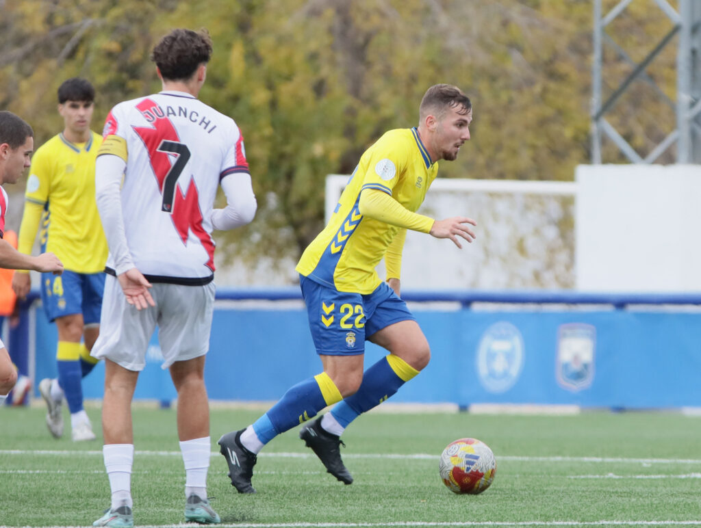 El conjunto grancanario cayó duramente derrotado este domingo contra el Rayo Vallecano B en el resultado más abultado de la temporada. Vea las fotos de Jorge Collado para udlaspalmas.NET.