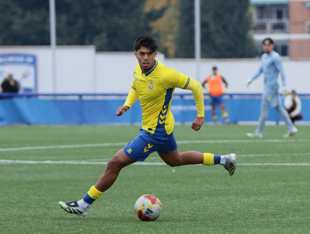 El conjunto grancanario cayó duramente derrotado este domingo contra el Rayo Vallecano B en el resultado más abultado de la temporada. Vea las fotos de Jorge Collado para udlaspalmas.NET.