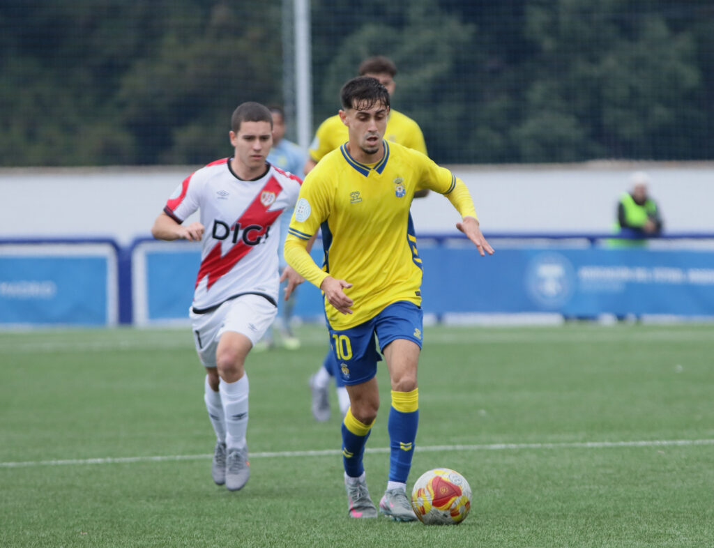 El conjunto grancanario cayó duramente derrotado este domingo contra el Rayo Vallecano B en el resultado más abultado de la temporada. Vea las fotos de Jorge Collado para udlaspalmas.NET.