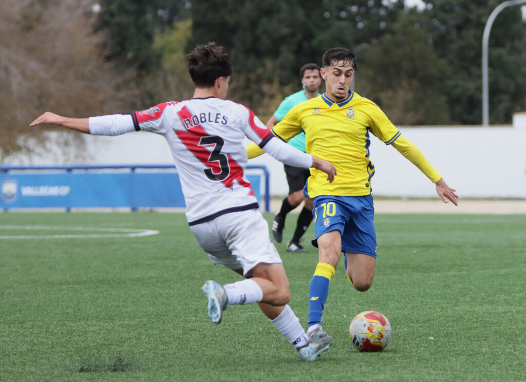 El conjunto grancanario cayó duramente derrotado este domingo contra el Rayo Vallecano B en el resultado más abultado de la temporada. Vea las fotos de Jorge Collado para udlaspalmas.NET.