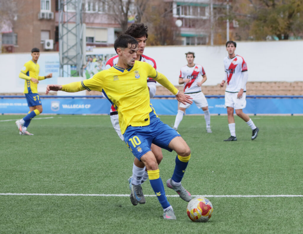 El conjunto grancanario cayó duramente derrotado este domingo contra el Rayo Vallecano B en el resultado más abultado de la temporada. Vea las fotos de Jorge Collado para udlaspalmas.NET.