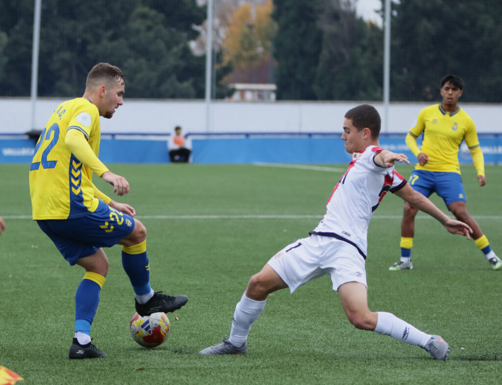 El conjunto grancanario cayó duramente derrotado este domingo contra el Rayo Vallecano B en el resultado más abultado de la temporada. Vea las fotos de Jorge Collado para udlaspalmas.NET.