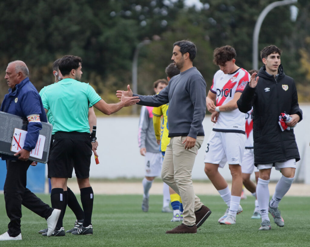 El conjunto grancanario cayó duramente derrotado este domingo contra el Rayo Vallecano B en el resultado más abultado de la temporada. Vea las fotos de Jorge Collado para udlaspalmas.NET.
