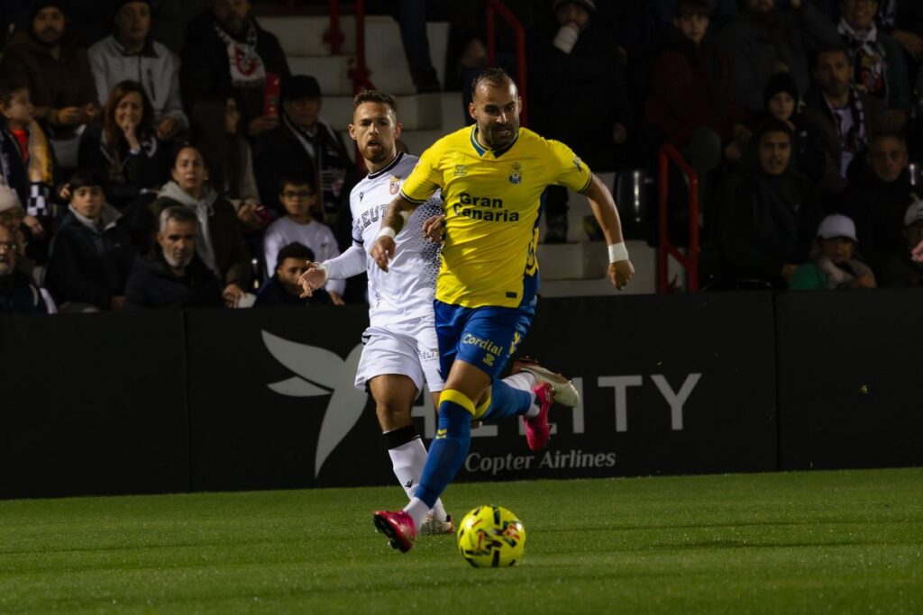 Ambos jugadores grancanarios fueron titulares este domingo en el Alfonso Murube de Ceuta, algo que no ocurría desde el fatídico 4 de junio de 2022 contra el Tenerife en el Estadio de Gran Canaria. Tuvieron que pasar más de tres años para que Jonathan Viera y Jesé Rodríguez volvieran a ser titulares al mismo tiempo