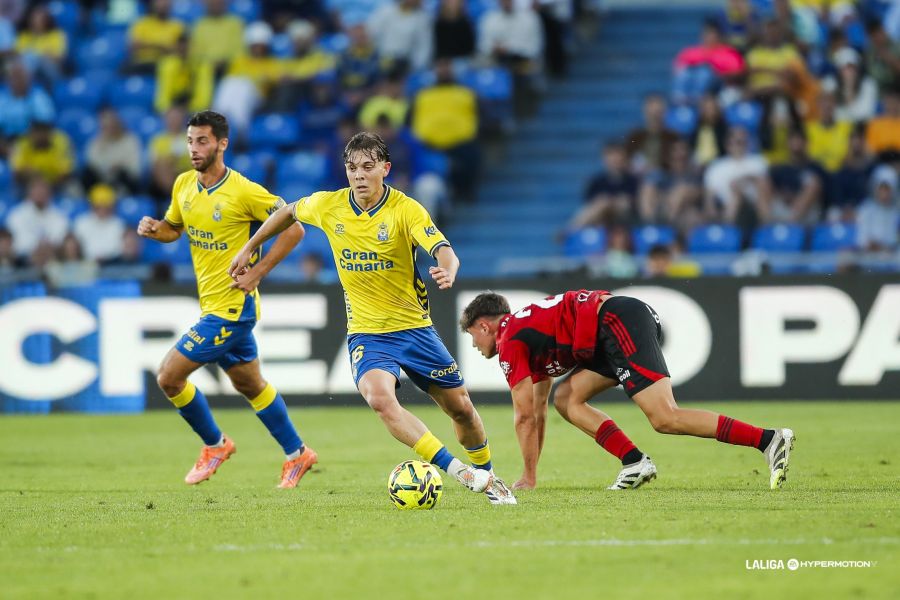 Lorenzo Amatucci Mirandés1 | udlaspalmas.NET El conjunto grancanario sumó un empate que a priori no es un buen resultado pero que puede ser importante con el paso de los partidos y más tras haber disputado más de cincuenta minutos con un jugador menos por la expulsión de Dinko Horkaš. Las Palmas apenas apareció en la segunda parte, donde se decantó