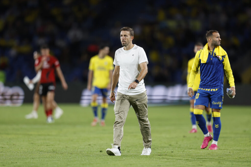 Luis García Mirandés2 | udlaspalmas.NET El técnico de la Unión Deportiva Las Palmas quiso dar mucho mérito al punto conseguido por el conjunto grancanario contra el Mirandés tras quedarse el equipo amarillo con un jugador menos desde la primera parte. Vaso medio lleno o medio vacío, pero la Unión Deportiva consiguió un punto contra el Mirandés: "Creo que hay dos