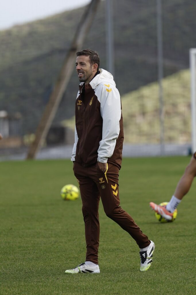 El entrenador de la Unión Deportiva Las Palmas avisó sobre la Cultural Leonesa y dio la bienvenida a Darío Benedetti, nuevo jugador del conjunto grancanario. La Unión Deportiva Las Palmas recibe este sábado a la Cultural Leonesa y Luis García avisa sobre el rival, al cual considera "un rival peligroso, es un rival que con