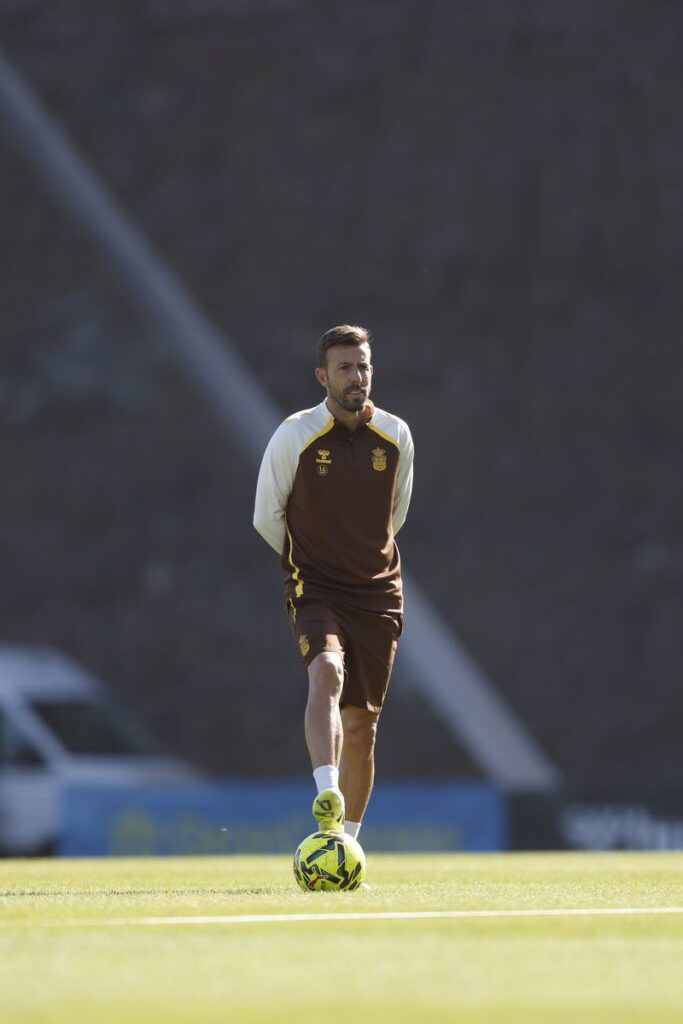 El entrenador de la Unión Deportiva Las Palmas avisó sobre la Cultural Leonesa y dio la bienvenida a Darío Benedetti, nuevo jugador del conjunto grancanario. La Unión Deportiva Las Palmas recibe este sábado a la Cultural Leonesa y Luis García avisa sobre el rival, al cual considera "un rival peligroso, es un rival que con