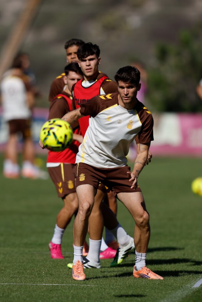 El presidente de la Unión Deportiva Las Palmas destaca el trabajo realizado por el conjunto grancanario y asegura que la salida de Marc Cardona será en los últimos días del mercado de invierno. Este jueves, Miguel Ángel Ramírez volvió a analizar la actualidad del conjunto grancanario. Esta vez lo hizo en Ser Deportivos, donde habló