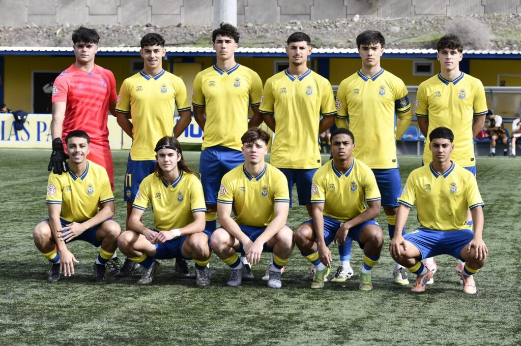 El Juez Único de Competición desestimó este jueves la denuncia de Unión Viera y Tenerife y confirma el campeonato liguero del Juvenil División de Honor de la Unión Deportiva Las Palmas. Séptima liga consecutiva y vigésimo primer título liguero en los últimos veintitrés años. Era cuestión de tiempo y el Juvenil División de Honor ya