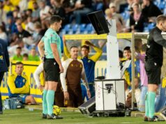 «Voy a cancelar el penalti porque está escondiendo el brazo»