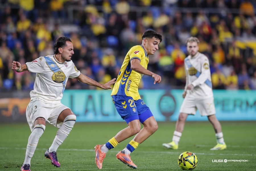 El conjunto grancanario terminó la primera vuelta con Sergio Barcia como jugador con más minutos disputados, Ale García como máximo goleador y Manu Fuster como máximo asistente. Luis García ha utilizado a 29 jugadores. Finalizada la primera vuelta en la Unión Deportiva Las Palmas, son varias las estadísticas a repasar dentro de lo que han