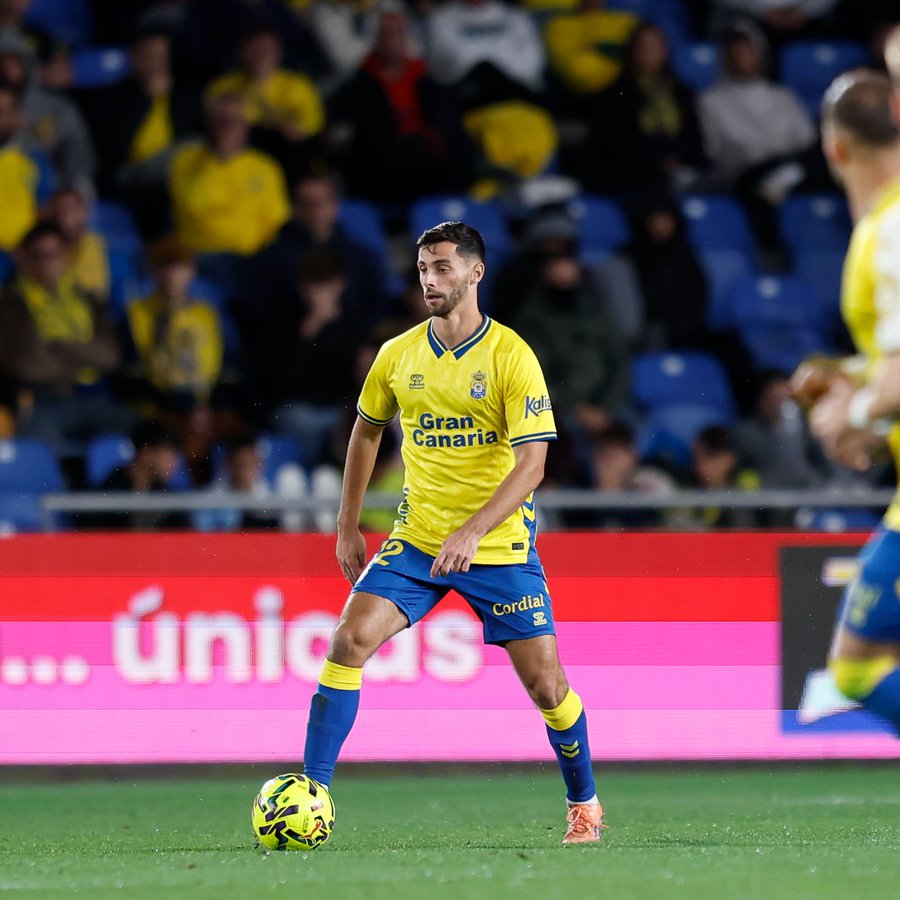 El mediocentro francés de la Unión Deportiva Las Palmas tuvo que ser sustituido en los primeros minutos del partido contra el Granada al sufrir aparentemente un esguince de tobillo. Enzo Loiodice, tal y como se esperaba, será baja para el partido de este domingo contra la Sociedad Deportiva Huesca. Cabe recordar que el mediocentro francés