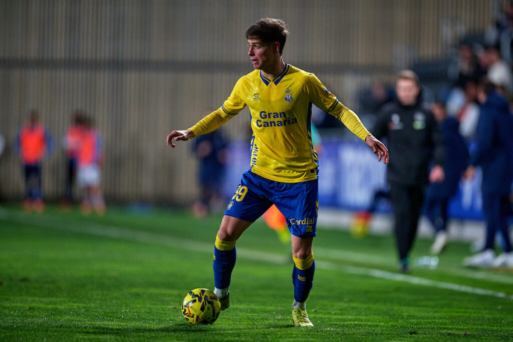 La Unión Deportiva Las Palmas vuelve a puntuar tras dos partidos seguidos perdiendo pero deja dudas en Zubieta, donde se le escaparon dos puntos en un partido donde no supo sentirse cómodo sobre el terreno de juego. Kirian Rodríguez cometió un error en el gol encajado y fue el autor del gol amarillo. Cuatro cambios