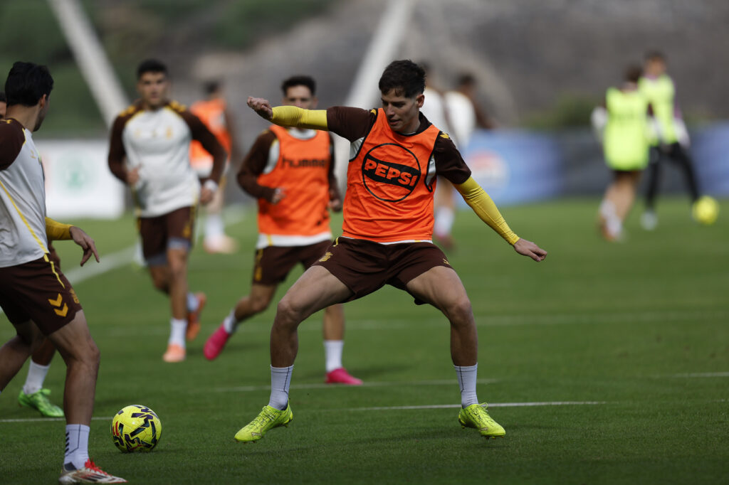 El técnico de la Unión Deportiva Las Palmas analizó la actualidad del conjunto grancanario y se deshace en elogios hacia Iván Ania, entrenador del Córdoba, rival de este sábado. La Unión Deportiva Las Palmas recibe este sábado al Córdoba: "Esperamos un partido muy competido, un rival muy muy reconocible, con un entrenador que lleva tres