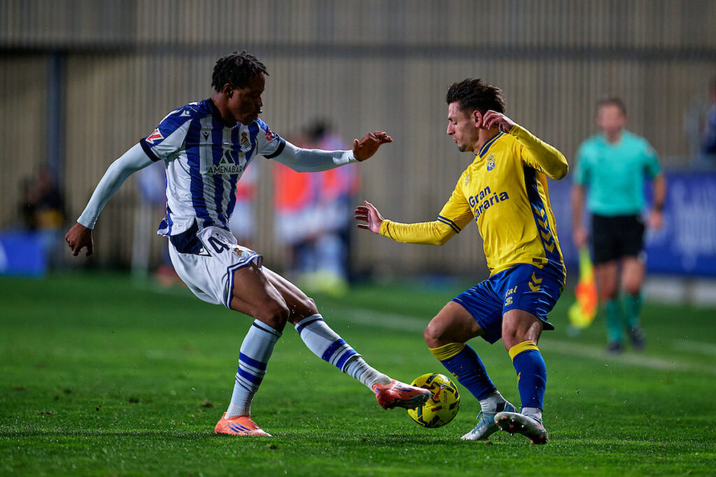 Iván Gil Real Sociedad B0 | udlaspalmas.NET El conjunto grancanario recorta distancia con el líder de LaLiga Hypermotion pero se aleja dos puntos más del ascenso directo, que ya está a tres puntos de la Unión Deportiva Las Palmas. La Unión Deportiva Las Palmas (39 puntos) conquistó un punto en Zubieta el pasado viernes. Un punto que parece insuficiente pero que con