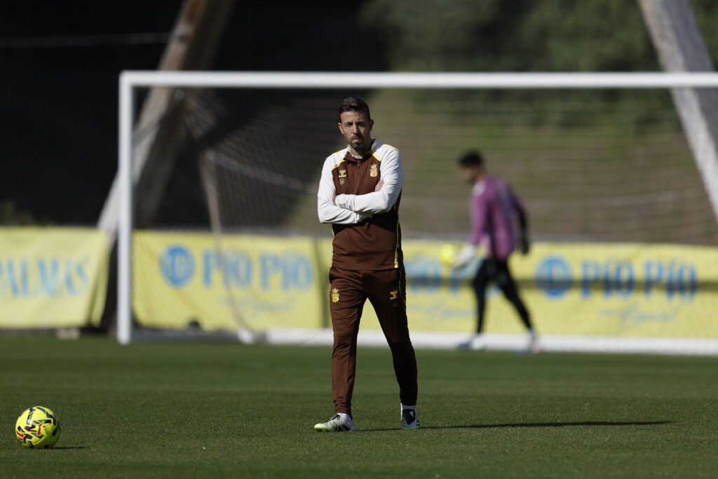 El entrenador de la Unión Deportiva Las Palmas prefirió no tildar de final el partido de este domingo entre los dos líderes de la categoría de plata del fútbol español y se mostró agradecido ante la afición que se desplazará hasta Santander. Los dos líderes de la Segunda División del fútbol español se medirán este