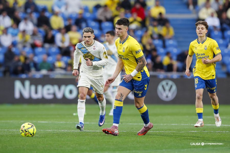 El conjunto grancanario ha finalizado toda la primera vuelta sin encajar más de un gol en ningún partido, algo que no ocurría hace más de veinte años en la categoría de plata del fútbol español. El pasado reciente de la Unión Deportiva Las Palmas en Segunda División quizás opaca el trabajo defensivo que está haciendo
