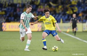 Miyashiro se estrenó de amarillo con algo más de un cuarto de hora