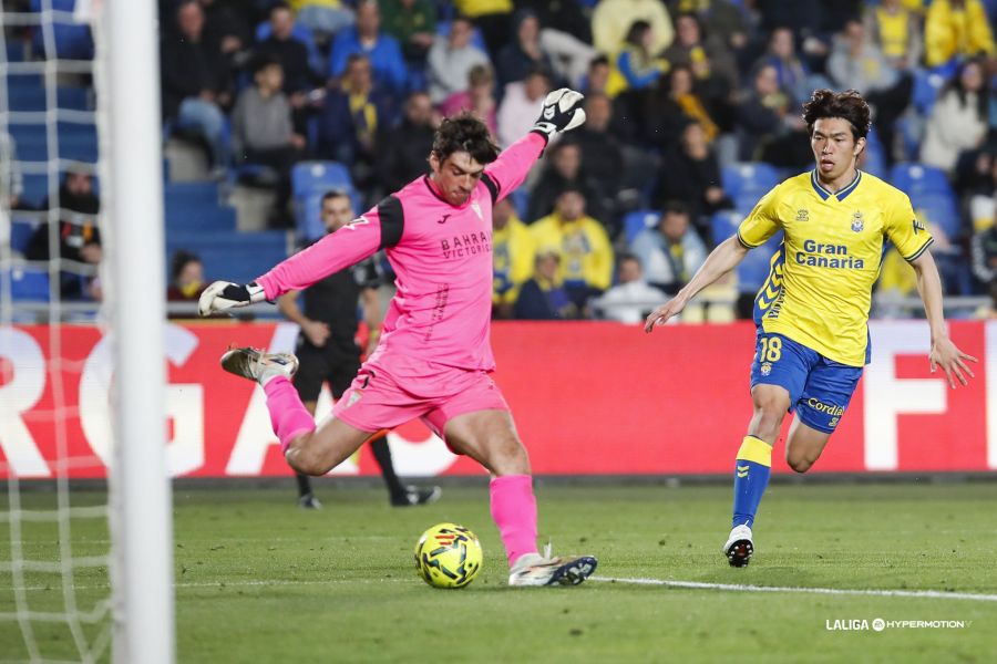 El nuevo atacante de la Unión Deportiva Las Palmas y cuarto fichaje de la entidad grancanaria en este mercado de invierno debutó este sábado en la derrota contra el Córdoba. Mal día para debutar Taisei Miyashiro. La Unión Deportiva Las Palmas fue la menos reconocible en mucho tiempo en el Estadio de Gran Canaria y