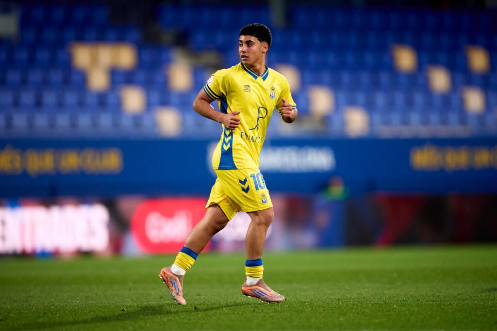 Descubra la lista de canteranos que suben a dinámica del primer equipo y cuáles estarán en pretemporada. Dinámica de primer equipo Valentín Pezzolesi (Santa Cruz de Tenerife, 2007) seguirá dando pasos en su crecimiento tras alternar participaciones entre el Juvenil A, Las Palmas Atlético y Primer Equipo. El lateral derecho afrontará su quinta temporada en la