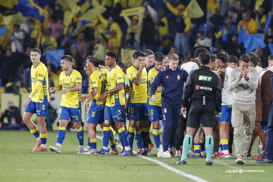 Grupo gol Castellón0 | udlaspalmas.NET La Unión Deportiva Las Palmas se adelantó en el marcador contra el Castellón y no pasó desapercibido la celebración de Jesé Rodríguez, que unió a todo el equipo junto al banquillo amarillo. Jesé Rodríguez y un gesto de capitán. El '10' cogió la responsabilidad de ejecutar la pena máxima y adelantó a la Unión Deportiva.