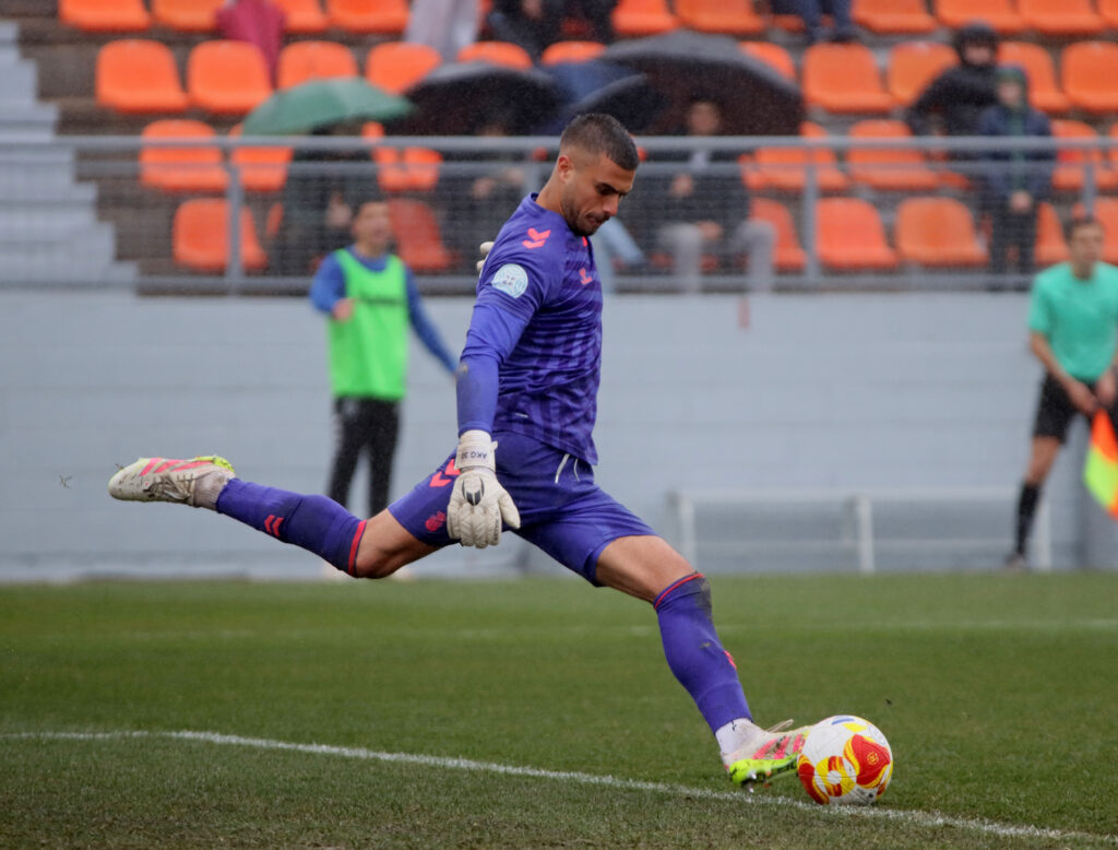 El conjunto grancanario consiguió un valioso empate en casa del líder de la categoría. Iván Medina volvió a ser clave en el equipo amarillo, que se quedó con la miel en los labios de conseguir los tres puntos.