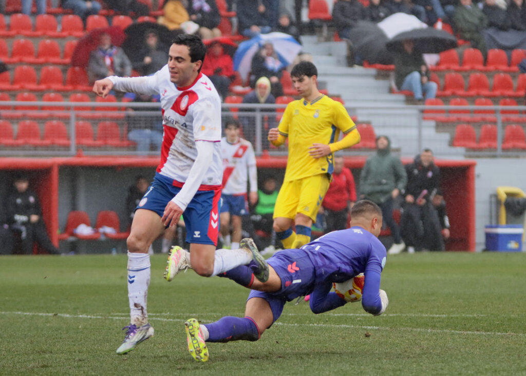 El conjunto grancanario consiguió un valioso empate en casa del líder de la categoría. Iván Medina volvió a ser clave en el equipo amarillo, que se quedó con la miel en los labios de conseguir los tres puntos.