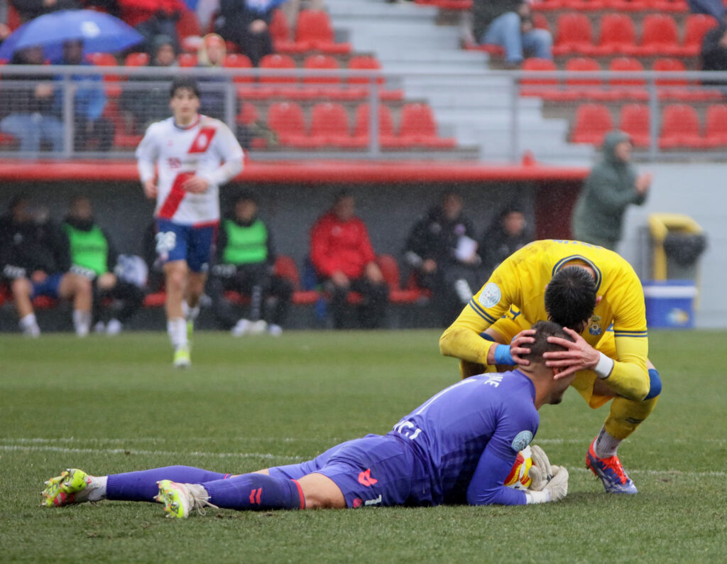 El conjunto grancanario consiguió un valioso empate en casa del líder de la categoría. Iván Medina volvió a ser clave en el equipo amarillo, que se quedó con la miel en los labios de conseguir los tres puntos.
