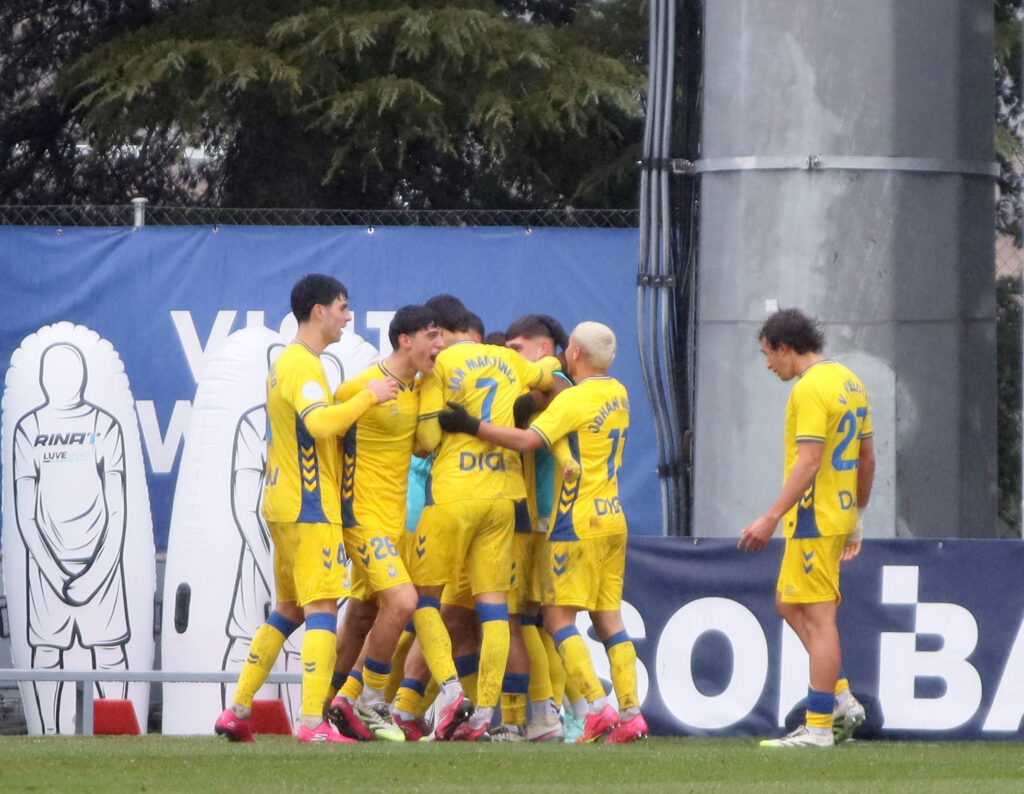 El conjunto grancanario consiguió un valioso empate en casa del líder de la categoría. Iván Medina volvió a ser clave en el equipo amarillo, que se quedó con la miel en los labios de conseguir los tres puntos.