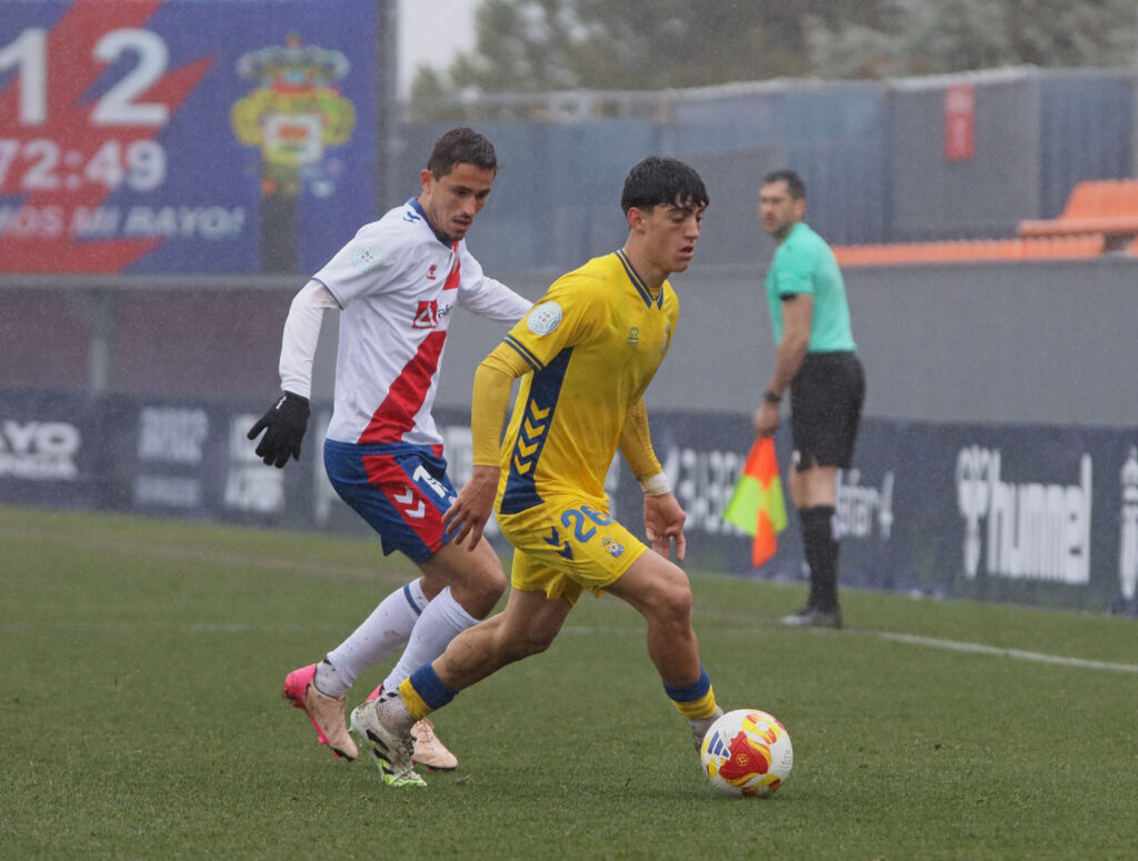 El conjunto grancanario consiguió un valioso empate en casa del líder de la categoría. Iván Medina volvió a ser clave en el equipo amarillo, que se quedó con la miel en los labios de conseguir los tres puntos.