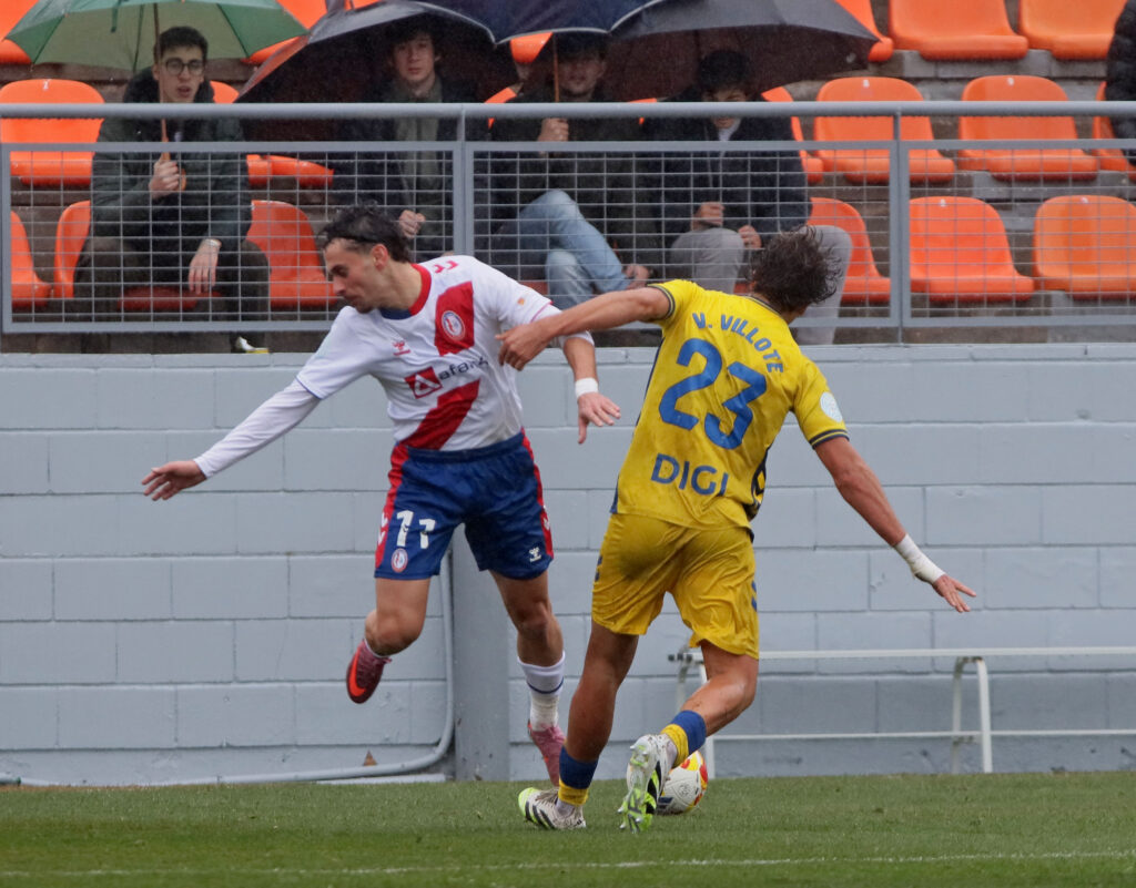 El conjunto grancanario consiguió un valioso empate en casa del líder de la categoría. Iván Medina volvió a ser clave en el equipo amarillo, que se quedó con la miel en los labios de conseguir los tres puntos.