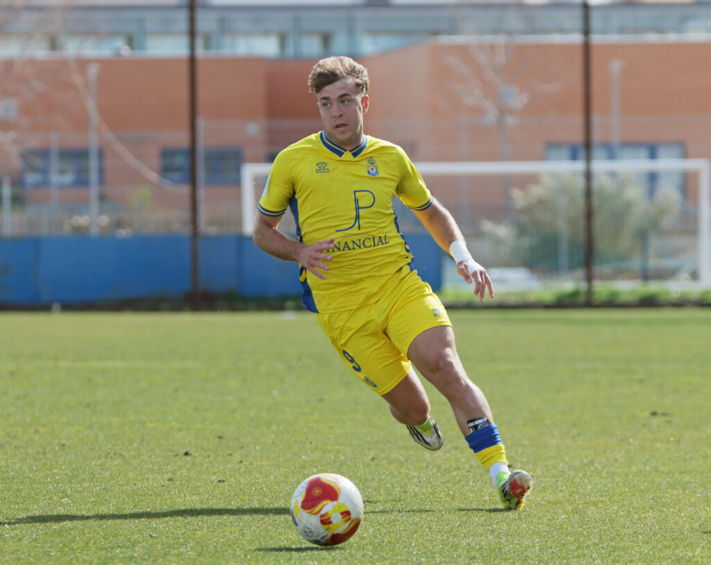 Las Palmas Atlético consiguió un valioso punto en el encuentro de este domingo contra el Fuenlabrada gracias a un gol de Sergio Rivarés en el tiempo de descuento. Vea las mejores fotos de Jorge Collado para udlaspalmas.NET.