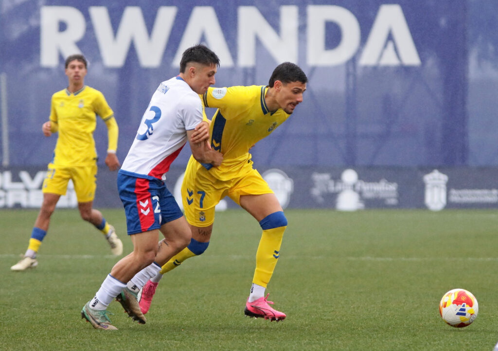 El conjunto grancanario consiguió un valioso empate en casa del líder de la categoría. Iván Medina volvió a ser clave en el equipo amarillo, que se quedó con la miel en los labios de conseguir los tres puntos.