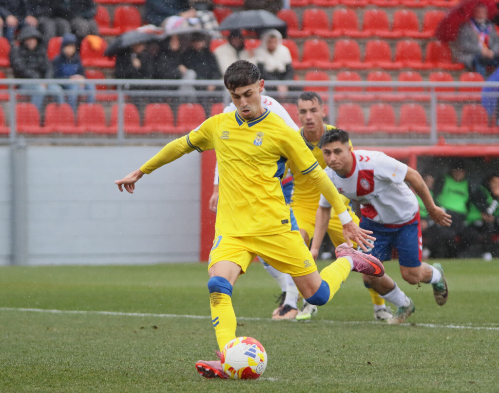El conjunto grancanario consiguió un valioso empate en casa del líder de la categoría. Iván Medina volvió a ser clave en el equipo amarillo, que se quedó con la miel en los labios de conseguir los tres puntos.