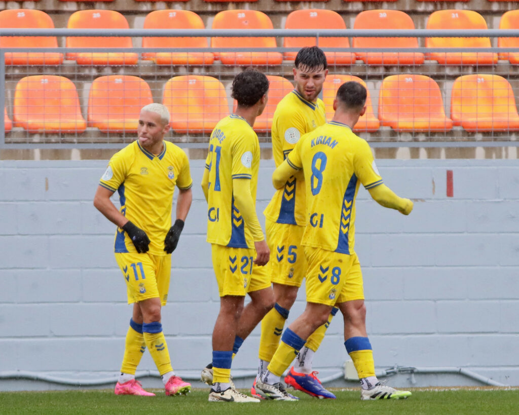 El conjunto grancanario consiguió un valioso empate en casa del líder de la categoría. Iván Medina volvió a ser clave en el equipo amarillo, que se quedó con la miel en los labios de conseguir los tres puntos.