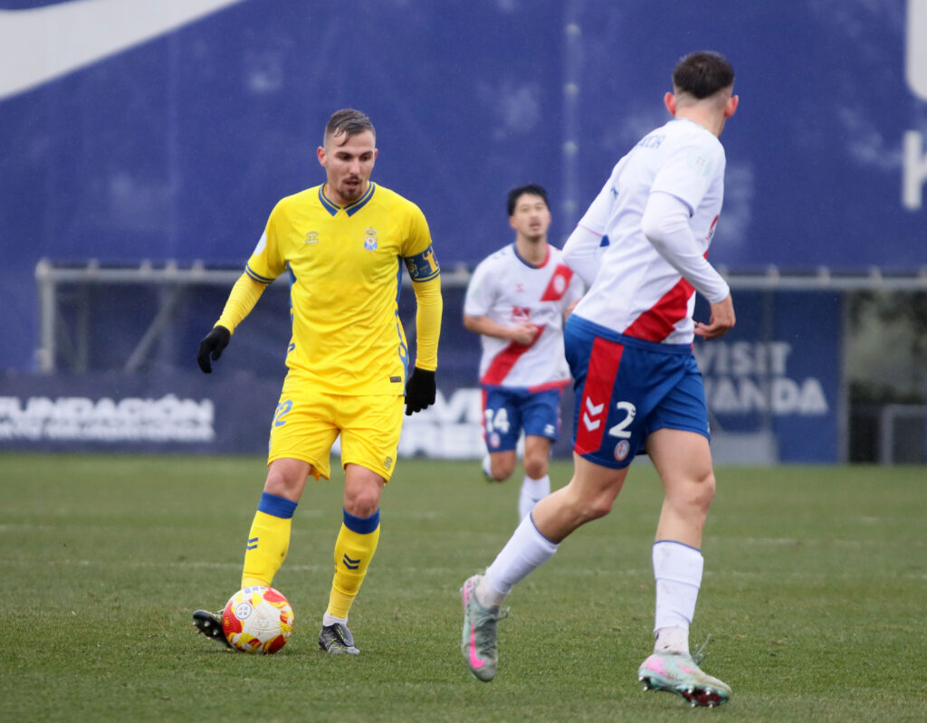 El conjunto grancanario consiguió un valioso empate en casa del líder de la categoría. Iván Medina volvió a ser clave en el equipo amarillo, que se quedó con la miel en los labios de conseguir los tres puntos.