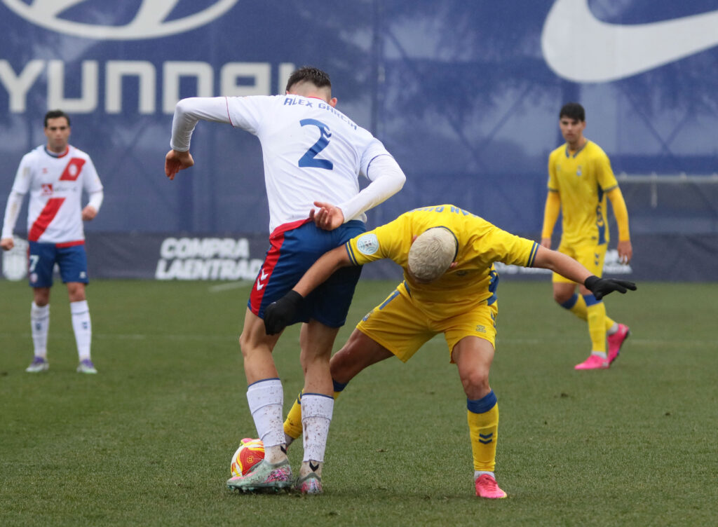 El conjunto grancanario consiguió un valioso empate en casa del líder de la categoría. Iván Medina volvió a ser clave en el equipo amarillo, que se quedó con la miel en los labios de conseguir los tres puntos.