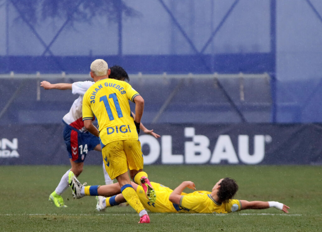 El conjunto grancanario consiguió un valioso empate en casa del líder de la categoría. Iván Medina volvió a ser clave en el equipo amarillo, que se quedó con la miel en los labios de conseguir los tres puntos.