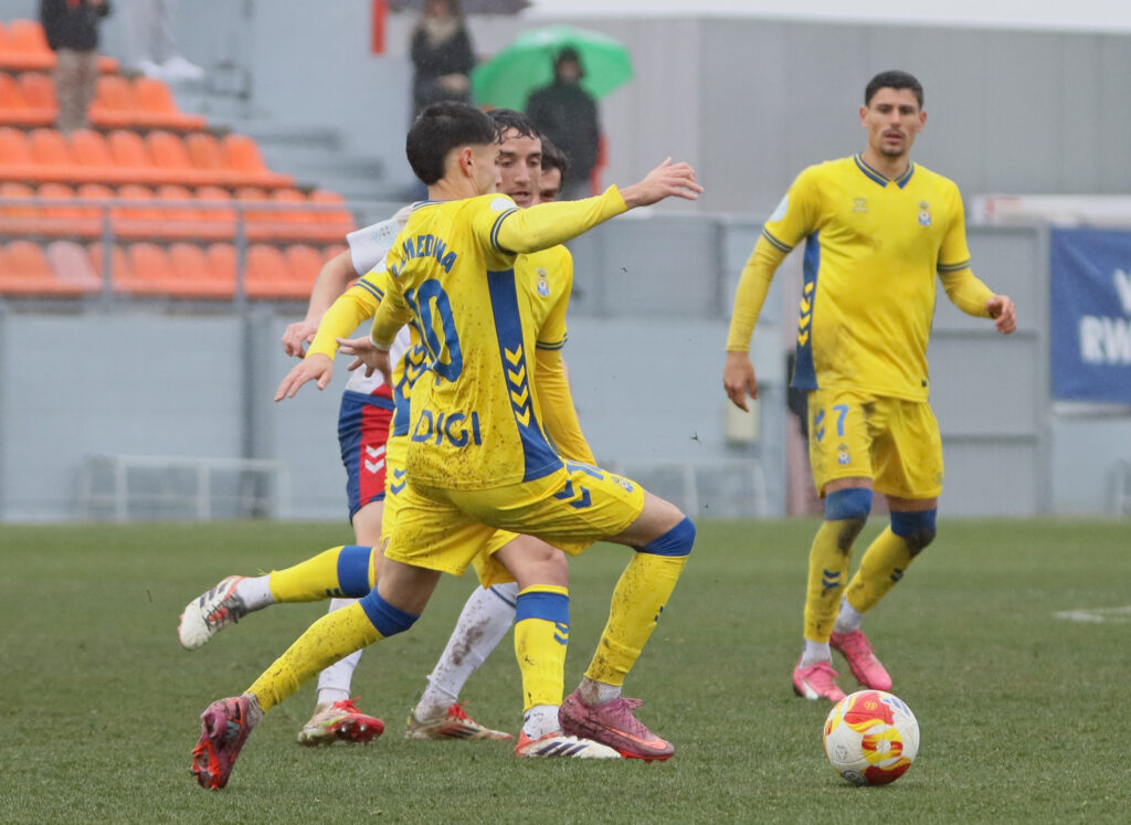 El conjunto grancanario consiguió un valioso empate en casa del líder de la categoría. Iván Medina volvió a ser clave en el equipo amarillo, que se quedó con la miel en los labios de conseguir los tres puntos.