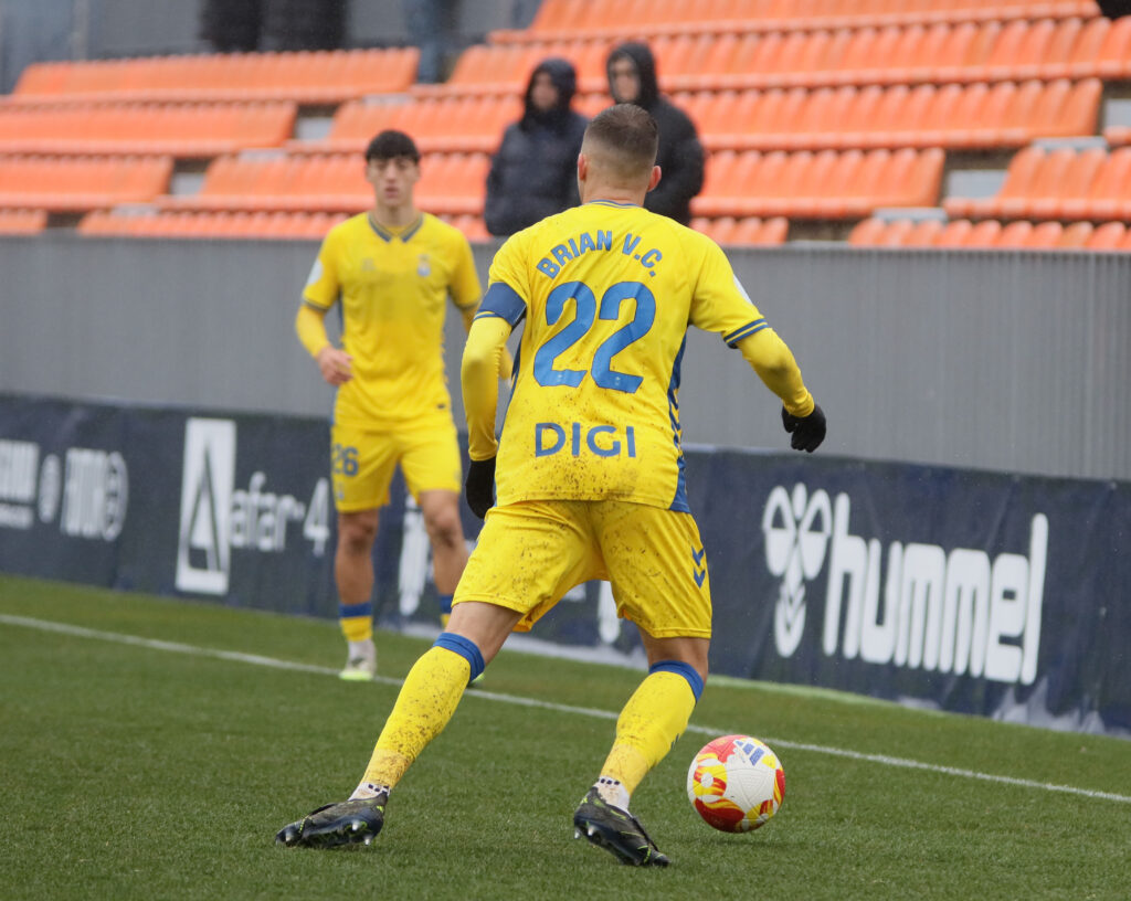 El conjunto grancanario consiguió un valioso empate en casa del líder de la categoría. Iván Medina volvió a ser clave en el equipo amarillo, que se quedó con la miel en los labios de conseguir los tres puntos.