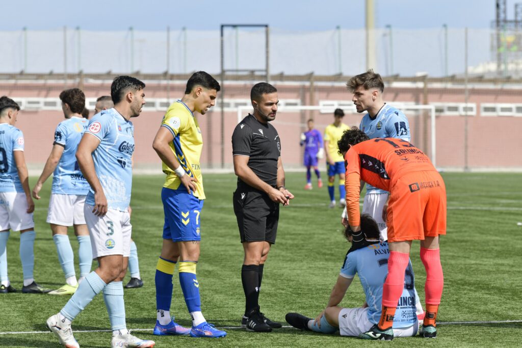El conjunto grancanario se mantiene una jornada más como noveno en la clasificación del Grupo V de la Segunda Federación y aumenta su ventaja respecto a la eliminatoria de la permanencia. Las Palmas Atlético acumula dos puntos en los dos últimos partidos, dos puntos de muchísimo valor teniendo en cuenta los contrincantes que tenía delante